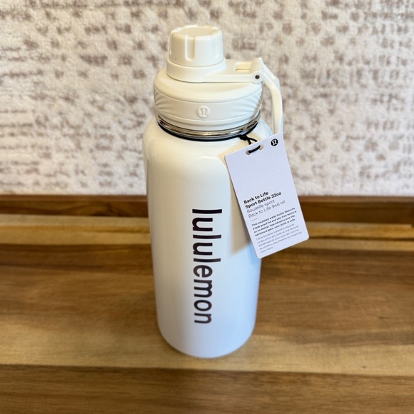 NWT Lululemon Back to Life Metal Water Bottle White 32oz - Picture 3 of 3